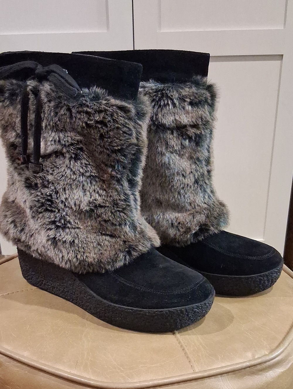LIBBY EDELMAN Women's Black Faux Fur Winter Wedge Boots